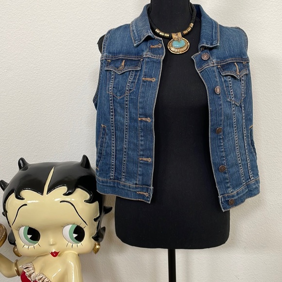 Old Navy Cropped Denim Vest Size M - Picture 2 of 8